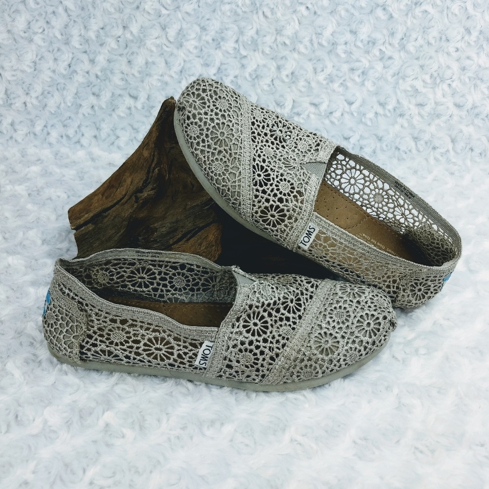 Toms crocheted flat loafer slip on gray sz 8.5